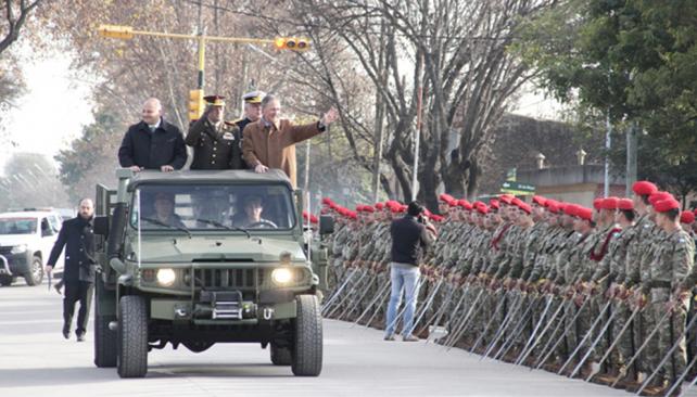 SCHIARETTI. En el acto por el Día de la Bandera en Pilar (Prensa Gobierno de Córdoba).