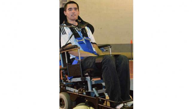 Powerchair Football. Agustín practica fútbol en silla de ruedas moto-rizadas (La Voz / Raimundo Viñuelas).